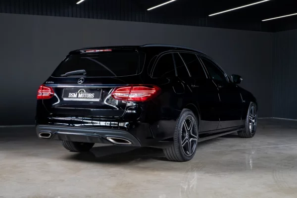 Mercedes-Benz C 300 e AMG Line 4