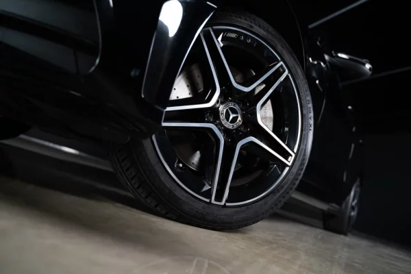 Mercedes-Benz C 300 e AMG Line 7