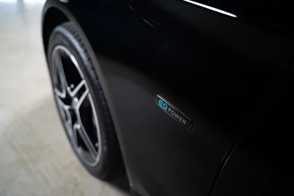 Mercedes-Benz C 300 e AMG Line 8