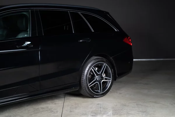 Mercedes-Benz C 300 e AMG Line 9