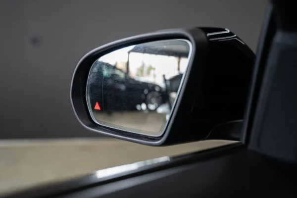 Mercedes-Benz C 300 e AMG Line 12