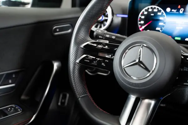 Mercedes-Benz A 250 e 8G-DCT AMG Line 19