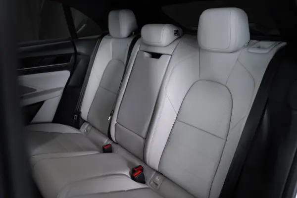 Porsche Macan Electric 49