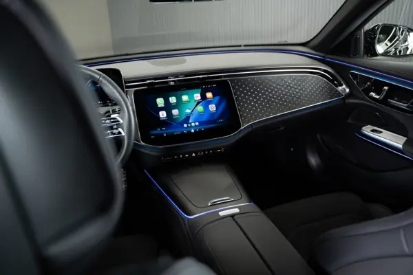 Mercedes-Benz E 300 e Station 27