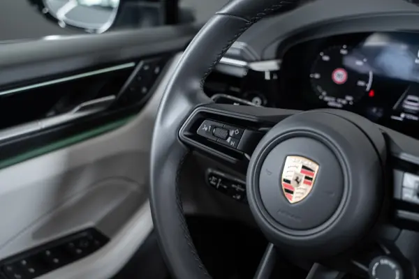 Porsche Macan Electric 21