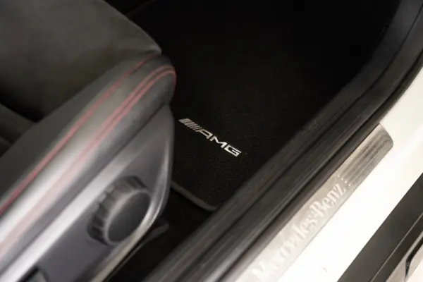 Mercedes-Benz GLA 200 AMG Line 38