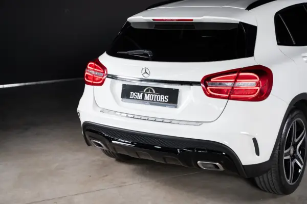 Mercedes-Benz GLA 200 AMG Line 8