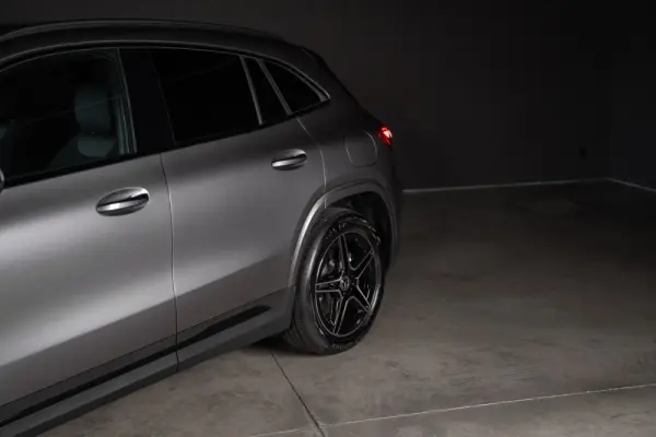 Mercedes-Benz GLA 250 e AMG Line 11