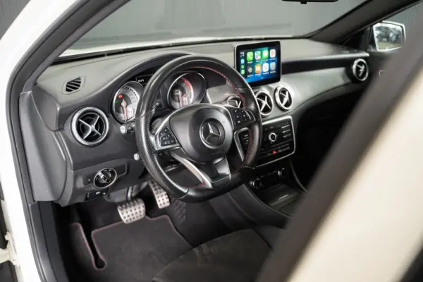 Mercedes-Benz GLA 200 AMG Line 15