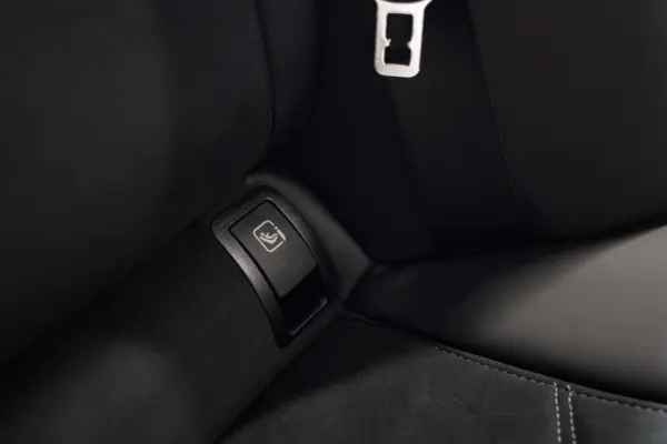 Mercedes-Benz E 300 e Station 52
