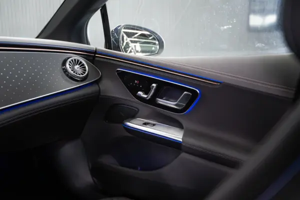 Mercedes-Benz EQE 300 Electric Art 41