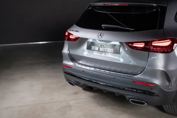 Mercedes-Benz GLA 250 e AMG Line 8
