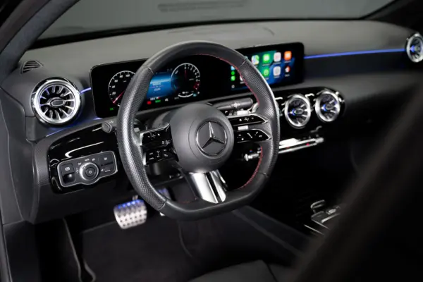 Mercedes-Benz A 250 e 8G-DCT AMG Line 18