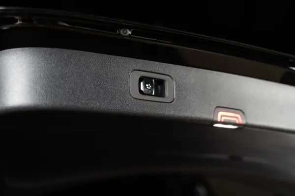 Mercedes-Benz E 300 e Station 54