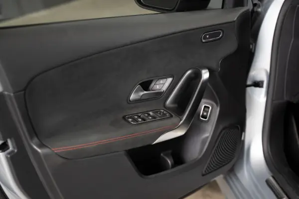 Mercedes-Benz A 250 e AMG Line 14