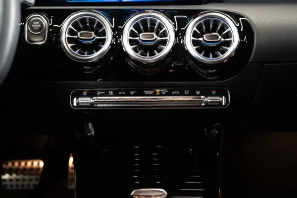 Mercedes-Benz CLA 250 e Shooting Brake AMG Line 36