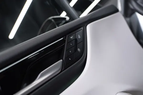 Porsche Macan Electric 15