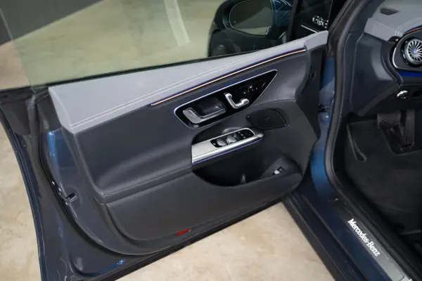 Mercedes-Benz EQE 300 Electric Art 13