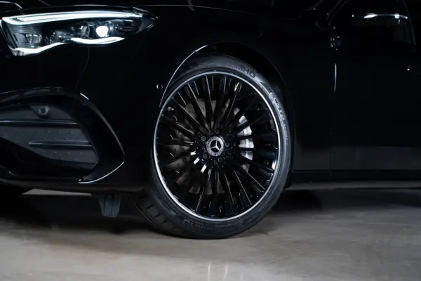 Mercedes-Benz E 300 e Station 8