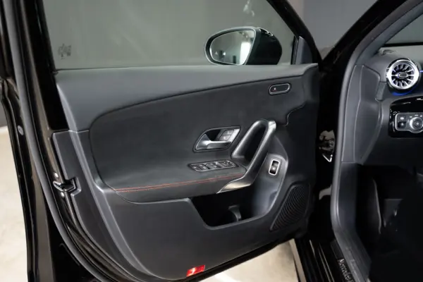 Mercedes-Benz A 250 e 8G-DCT AMG Line 13
