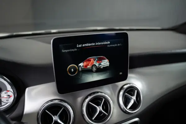 Mercedes-Benz GLA 200 AMG Line 27