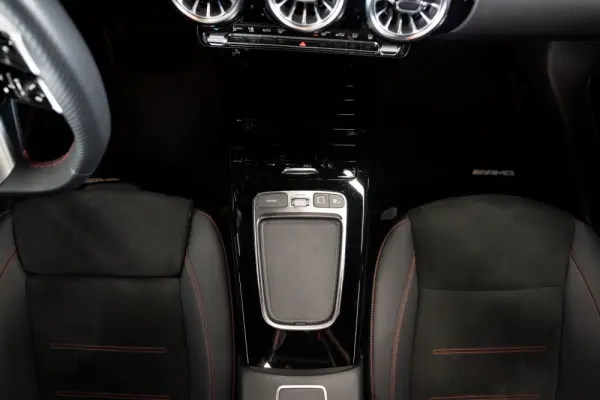 Mercedes-Benz CLA 250 e Shooting Brake AMG Line 37