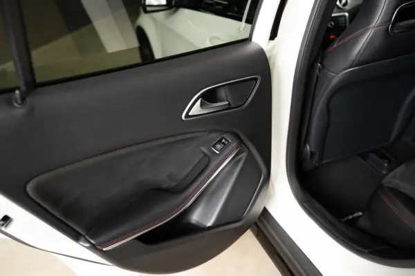 Mercedes-Benz GLA 200 AMG Line 40