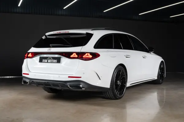 Mercedes-Benz E 300 de 4Matic AMG Line 4