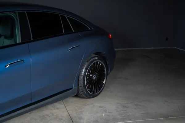 Mercedes-Benz EQE 300 Electric Art 10