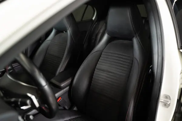 Mercedes-Benz GLA 200 AMG Line 14
