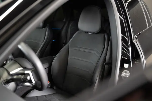 Mercedes-Benz E 300 e Station 17