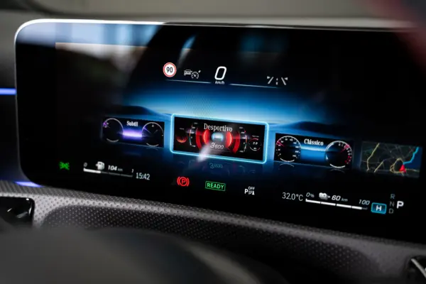 Mercedes-Benz A 250 e 8G-DCT AMG Line 21