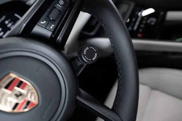 Porsche Macan Electric 22