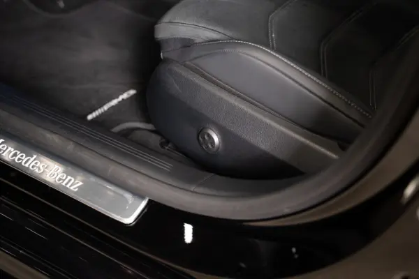 Mercedes-Benz E 300 e Station 18