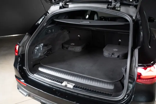 Mercedes-Benz E 300 e Station 57