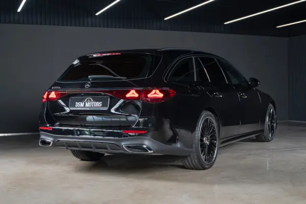 Mercedes-Benz E 300 e Station 4