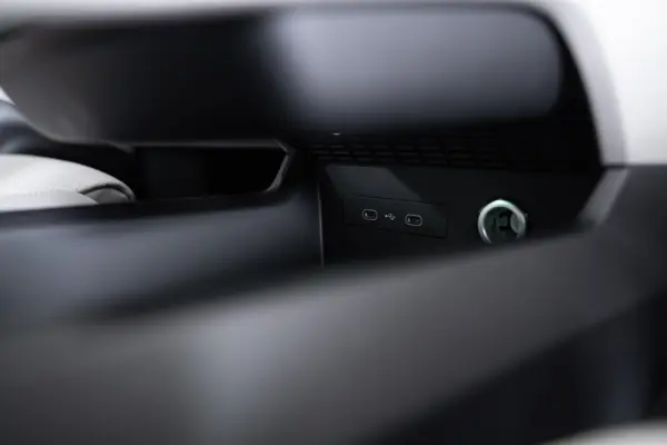 Porsche Macan Electric 42