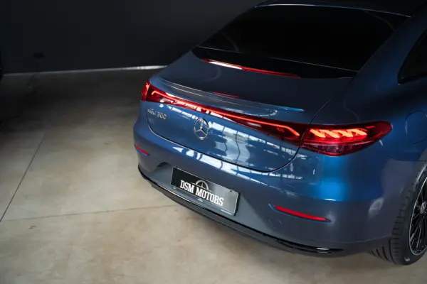Mercedes-Benz EQE 300 Electric Art 8