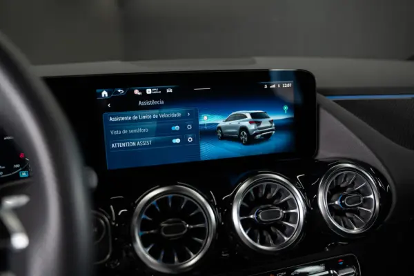 Mercedes-Benz GLA 250 e AMG Line 28