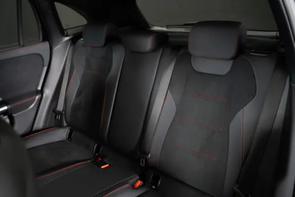 Mercedes-Benz GLA 250 e AMG Line 46