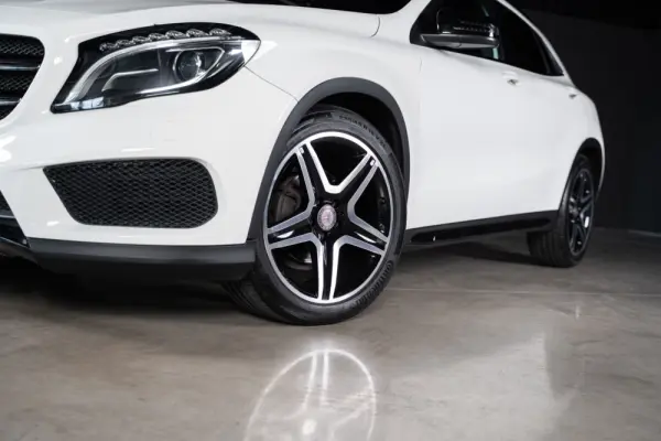 Mercedes-Benz GLA 200 AMG Line 7