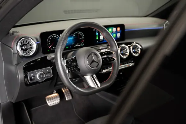 Mercedes-Benz CLA 250 e Shooting Brake AMG Line 20
