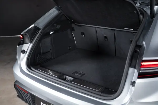 Porsche Macan Electric 56