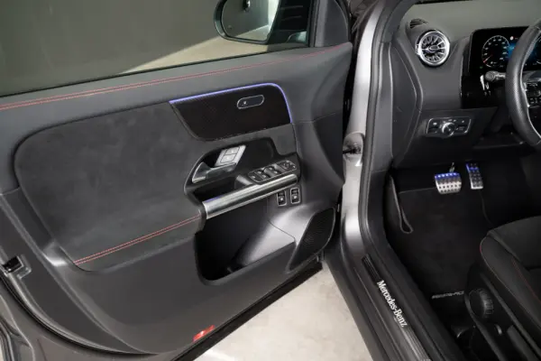 Mercedes-Benz GLA 250 e AMG Line 14