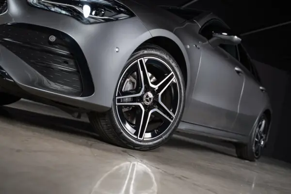 Mercedes-Benz CLA 250 e Shooting Brake AMG Line 7