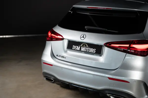 Mercedes-Benz A 250 e AMG Line 8