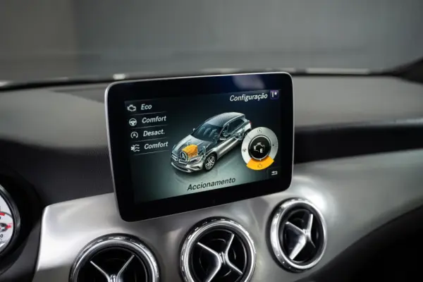Mercedes-Benz GLA 200 AMG Line 28