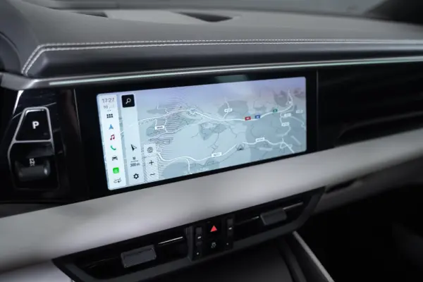 Porsche Macan Electric 38