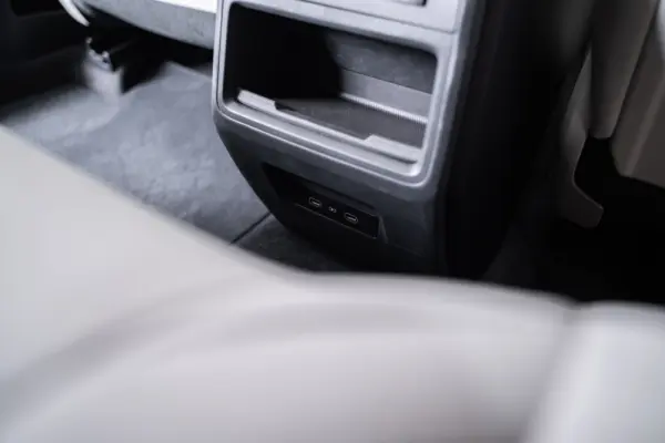 Porsche Macan Electric 52