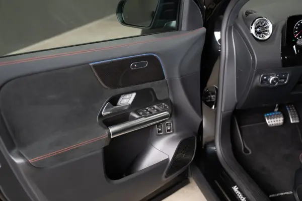 Mercedes-Benz GLA 250 e AMG Line 14